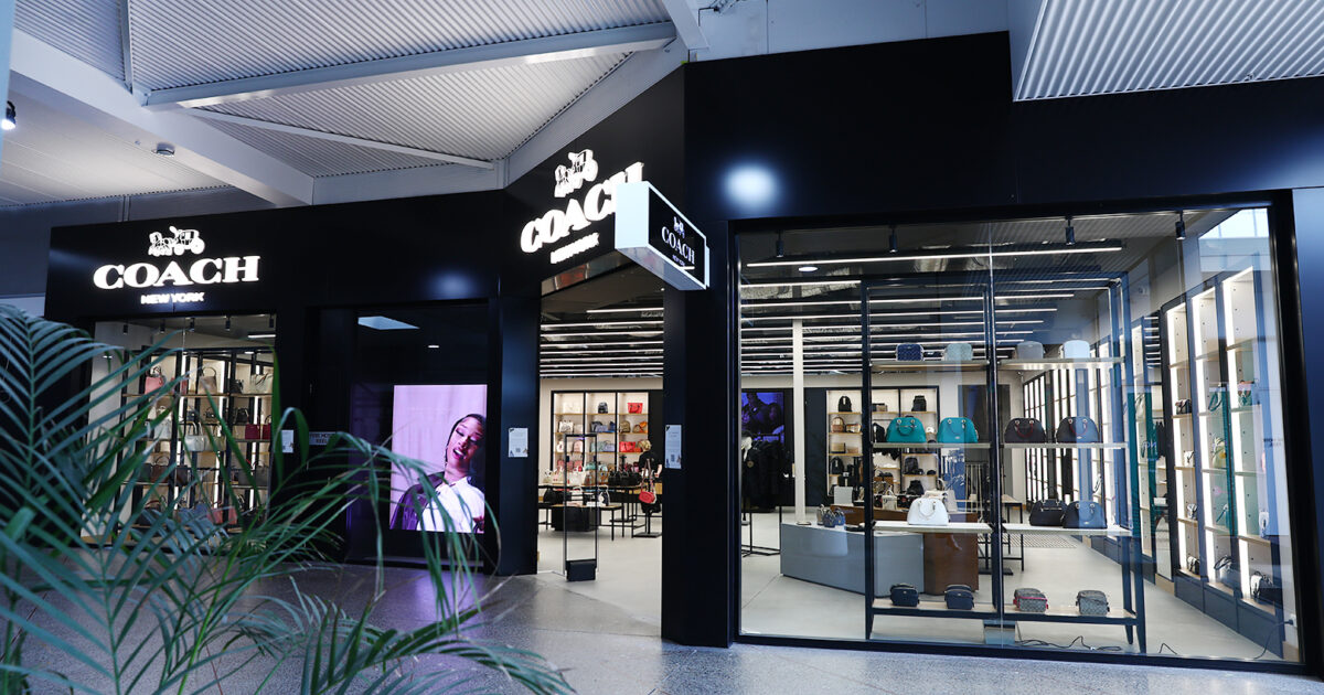 Coach outlet harbour 2025 town