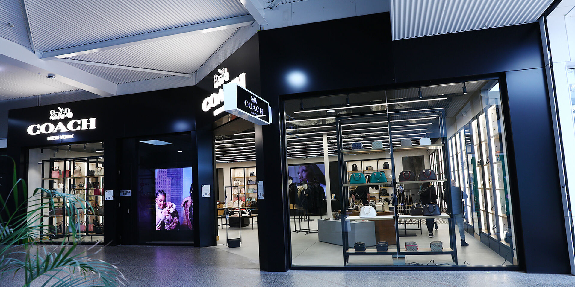 Harbour Town Adelaide • Coach Now Open