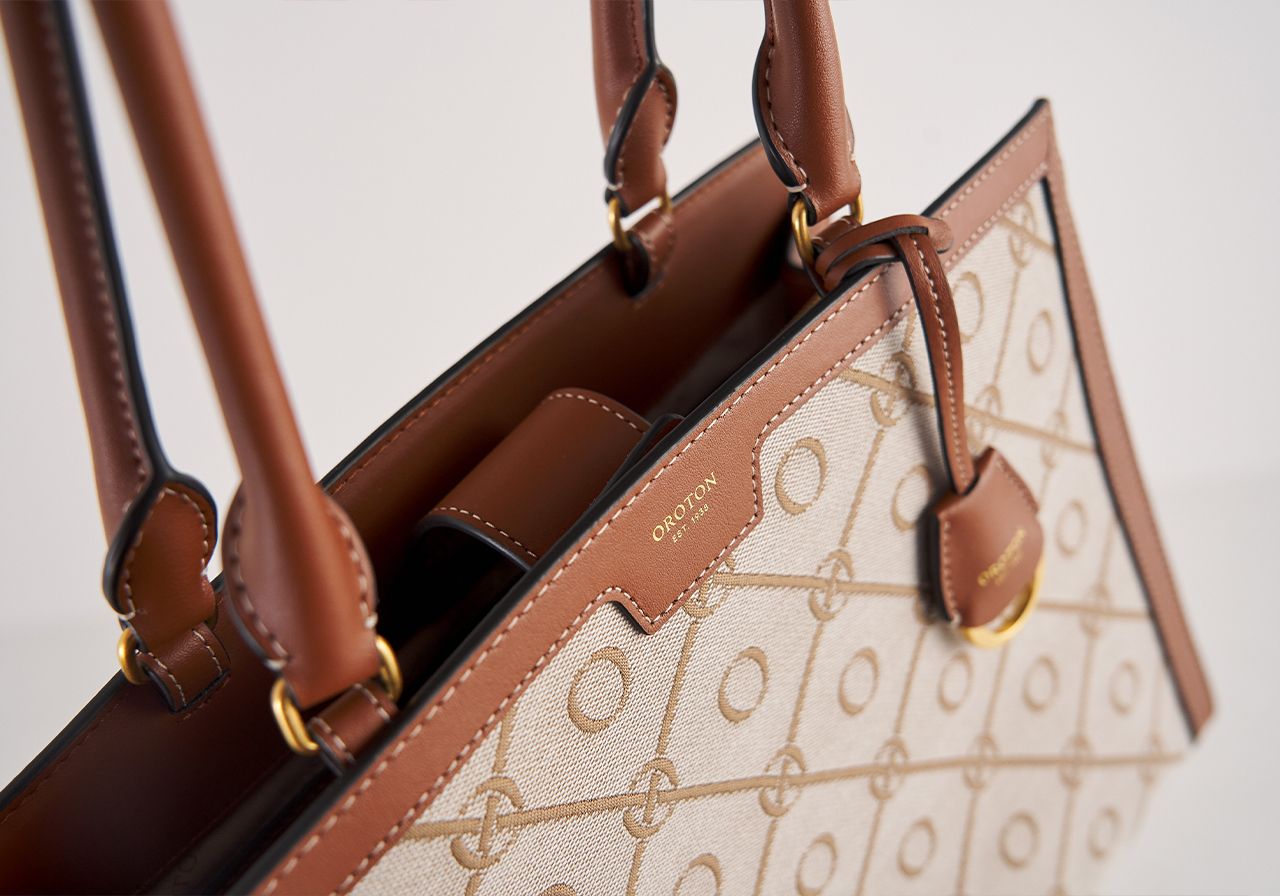 Harbour Town Adelaide • Oroton